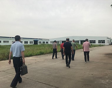 宝山农资公司书记及相关领导来上海联业金山生产基地实地考察指导工作