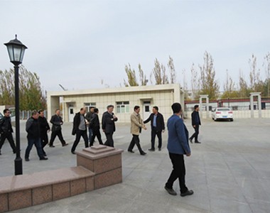 通辽市政协副主席吴国林携合肥市政协委员等领导莅临内蒙古联业参观考察